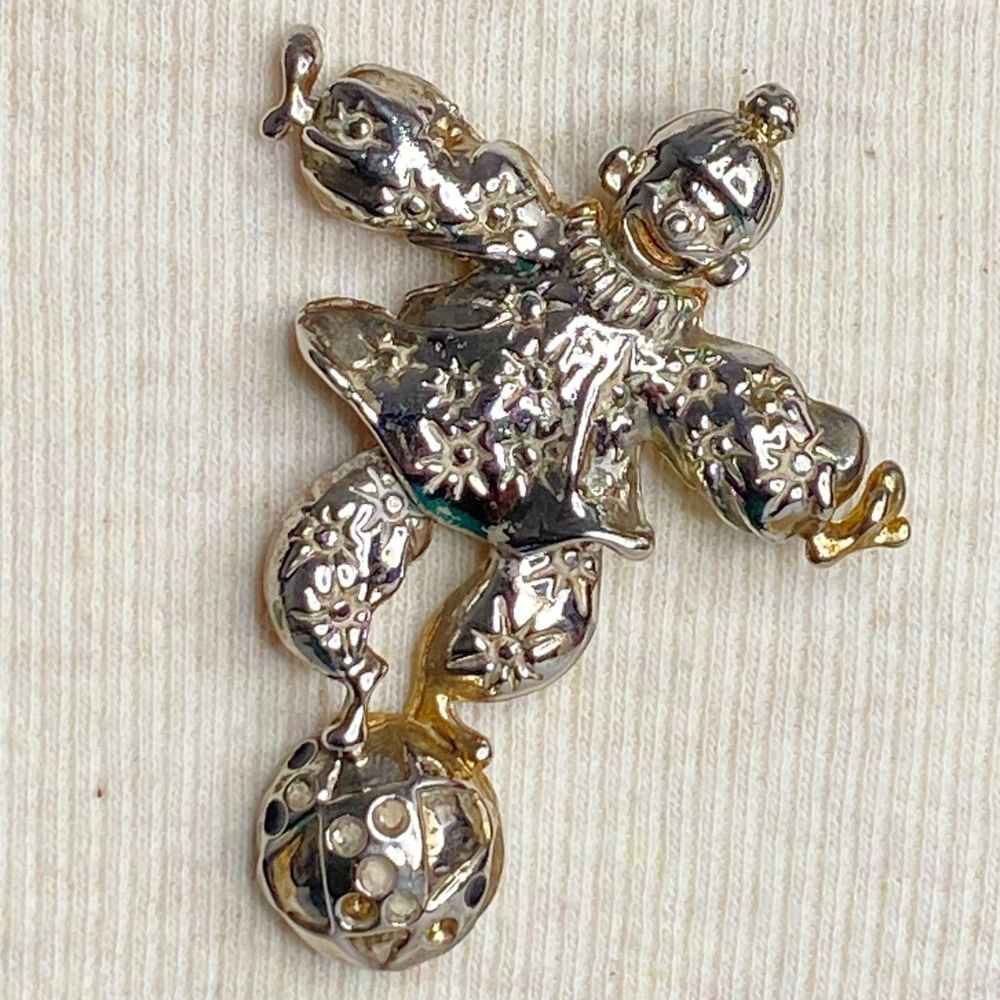 💎Silver Tone Brooch 3D Ball Balancing Articulated Clown